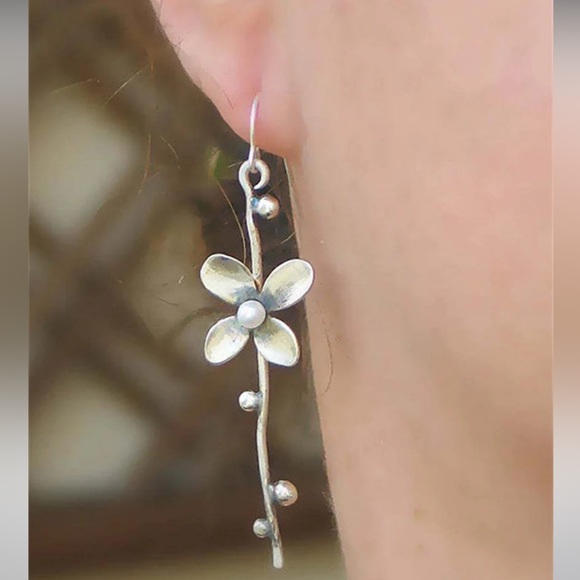 Boho Vintage style flower earrings - Picture 2 of 3